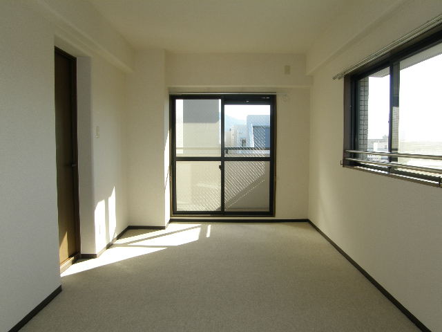 Other room space. Western-style walk-in closet Available