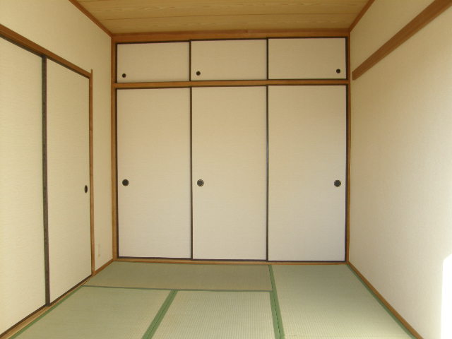 Other room space. Japanese-style room Closet Yes