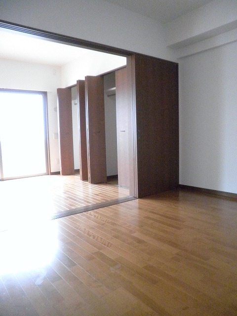 Living and room. spacious ☆ 