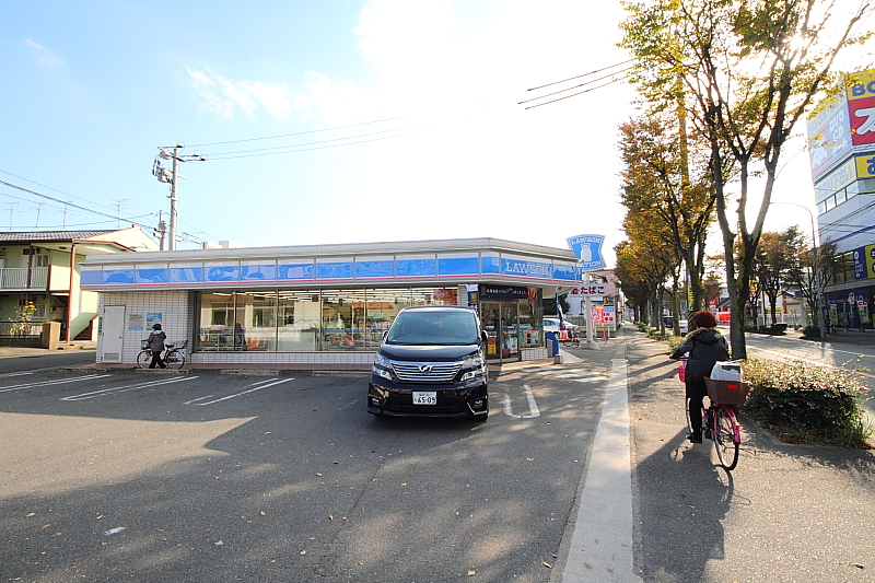 Convenience store. Lawson Iikura 6-chome up (convenience store) 550m