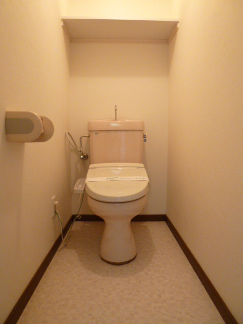 Toilet. Bidet I put!