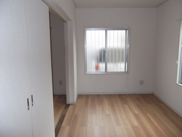 Other room space. Window is at most daytime lighting No need for (^^) v