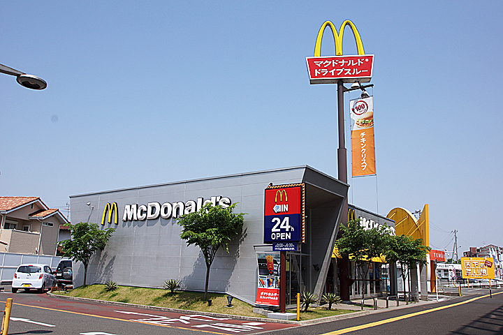 restaurant. 350m to McDonald's (restaurant)