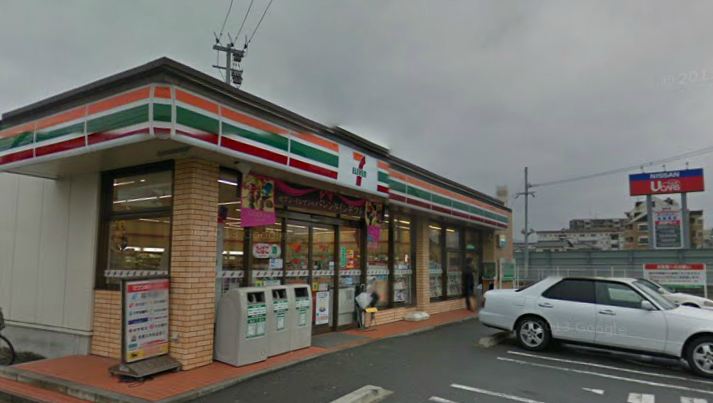 Convenience store. 600m to Seven-Eleven (convenience store)