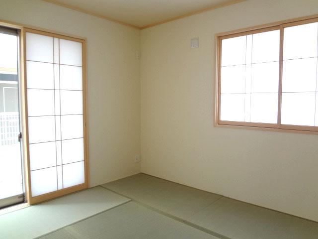 Other introspection. Japanese-style room adjacent to the living room