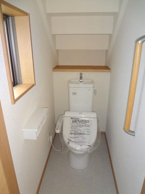 Toilet. 1, With bidet to 2 Kaitomo