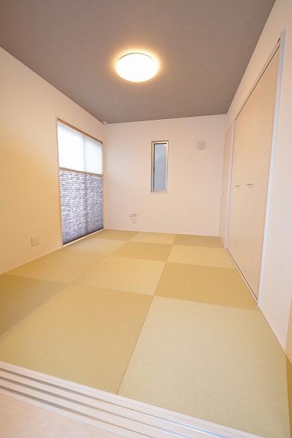 Non-living room. Japanese-style room 6 quires, Storage is also rich!