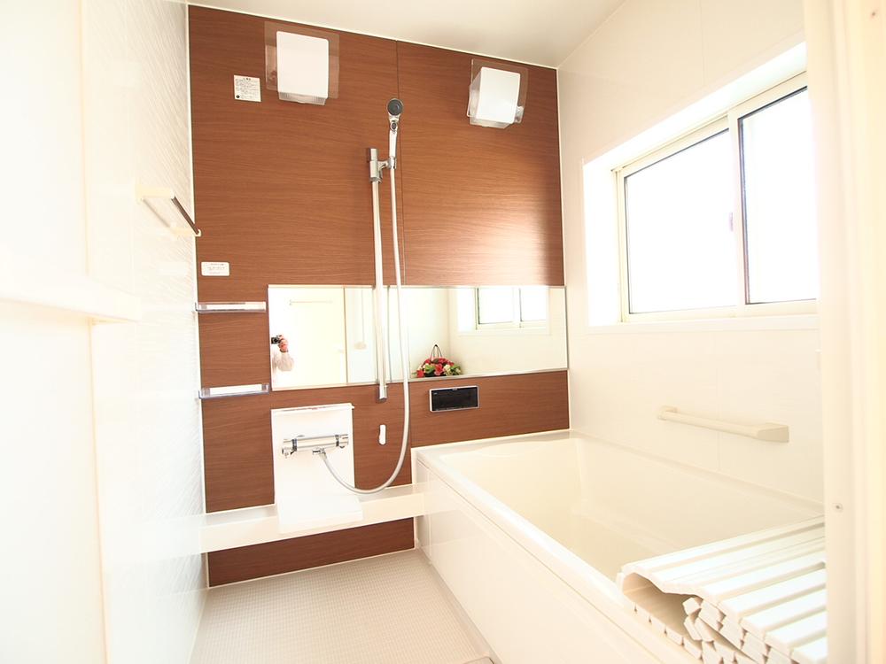 Bathroom.  ◆ Local Photos ◆ The bathroom is with a spacious bathroom dryer at 1 pyeong type
