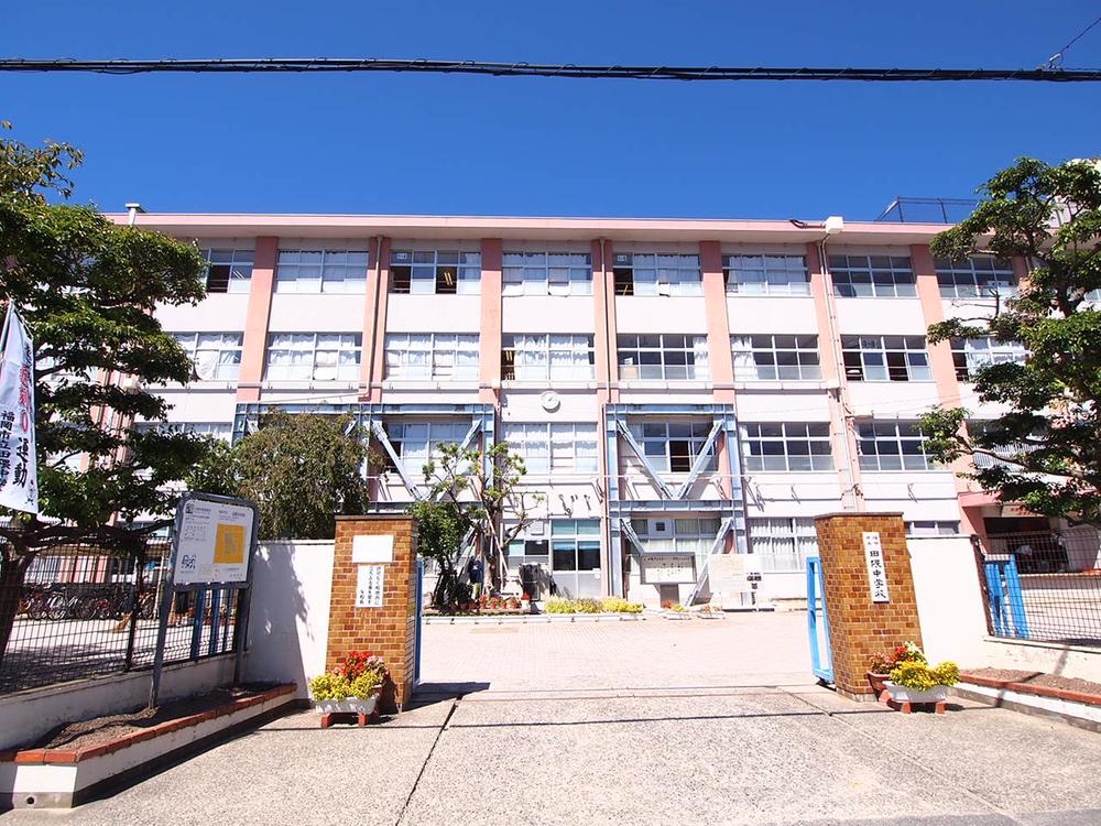 Junior high school. Takuma 250m until junior high school