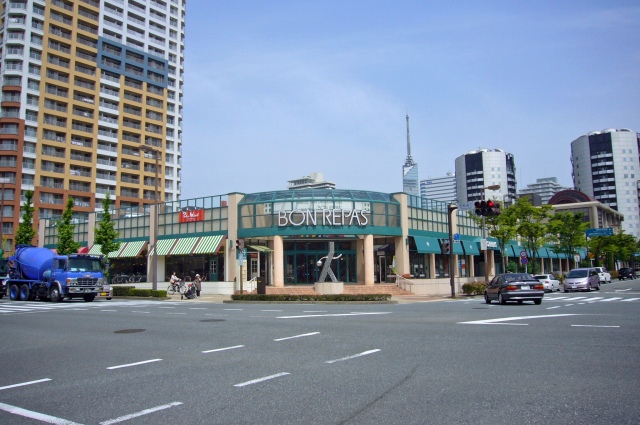 Supermarket. Food Pavilion Bonrapasu Momochi store up to (super) 273m