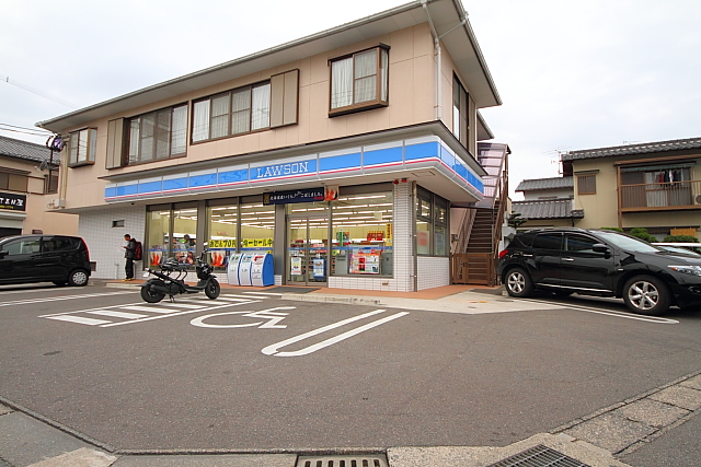Convenience store. Lawson aside elementary school before store up (convenience store) 580m