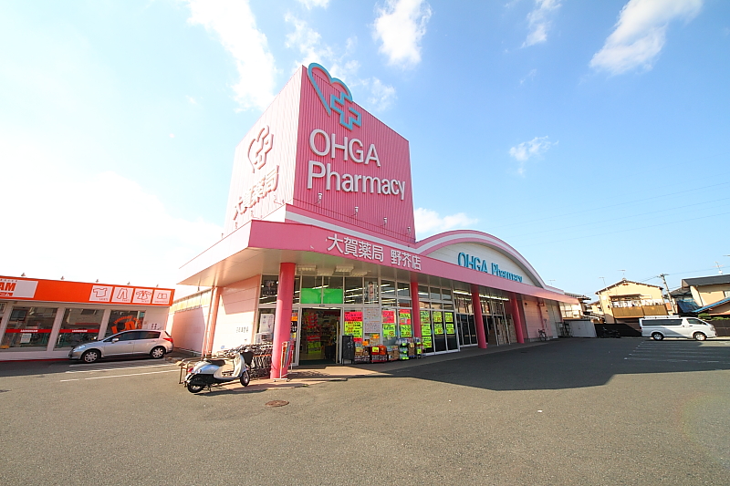 Dorakkusutoa. Oga pharmacy aside shop 600m until (drugstore)