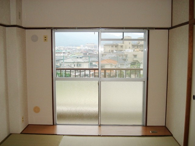 Living and room. Facing west ・ 6 Pledge of Japanese-style room