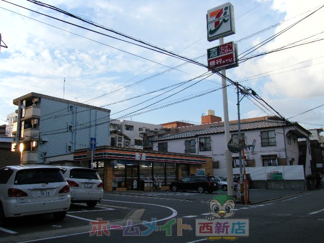 Convenience store. Seven-Eleven Fukuoka Nishijin 5-chome up (convenience store) 379m