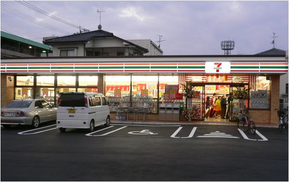 Convenience store. 500m to Seven-Eleven (convenience store)