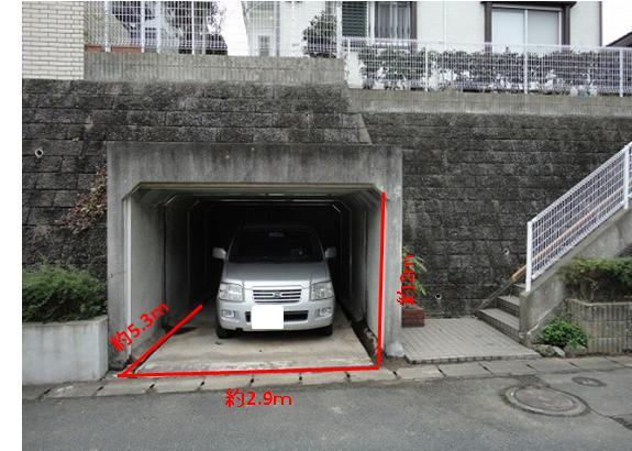 Parking lot. Moat garage