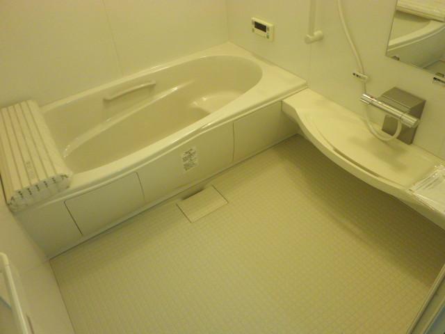 Bathroom.  ■ Bathing also with a whole new exchange already + bathroom drying heater! 