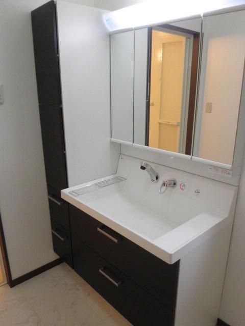 Wash basin, toilet.  ■ Vanity new goods exchange settled! 