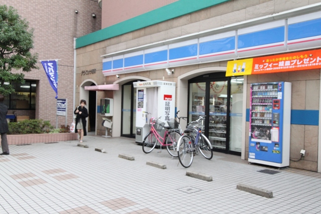 Convenience store. Lawson Fukuoka Nishijin 5-chome (convenience store) to 200m