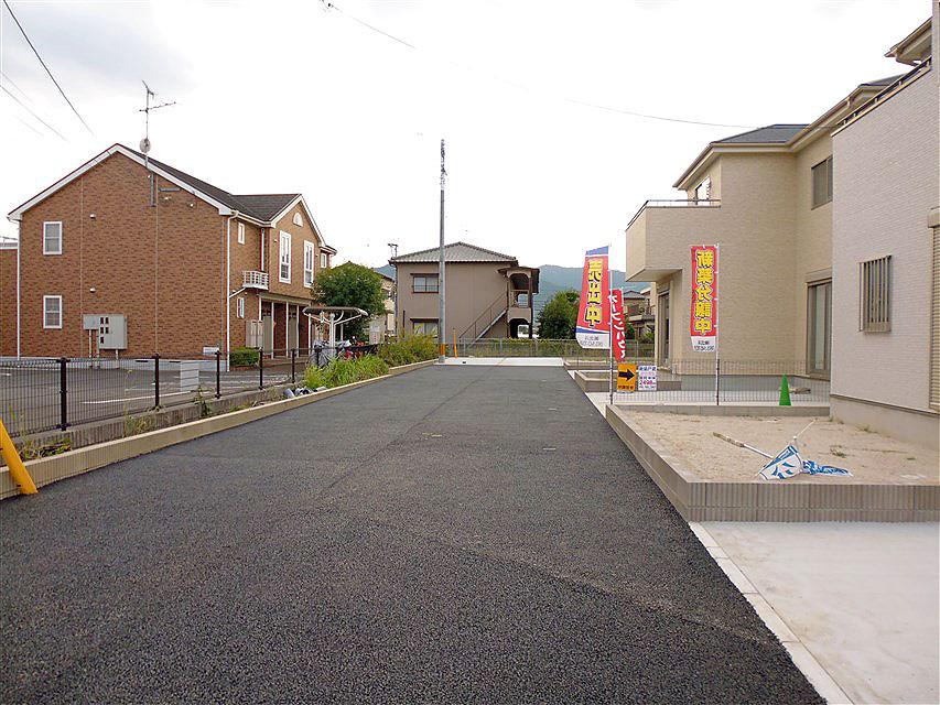 Local photos, including front road. Front road (width 2.7m)