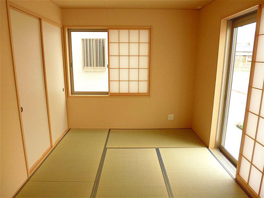 Non-living room. Brightness over have Japanese-style room