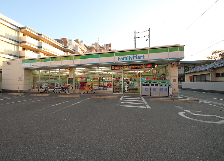 Convenience store. FamilyMart Fukuoka Akebono store up (convenience store) 100m