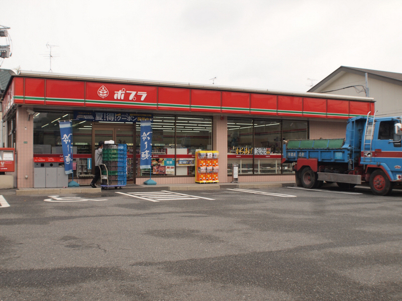 Convenience store. 700m to poplar (convenience store)