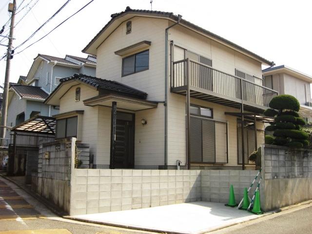 Local appearance photo. The first floor is quire LDK18 / Japanese-style room 6 quires, The second floor is Western-style 6 Pledge / Floor plan of 8 quires Japanese-style room. Parking Lot, 1 vehicle is equipped with roof. 
