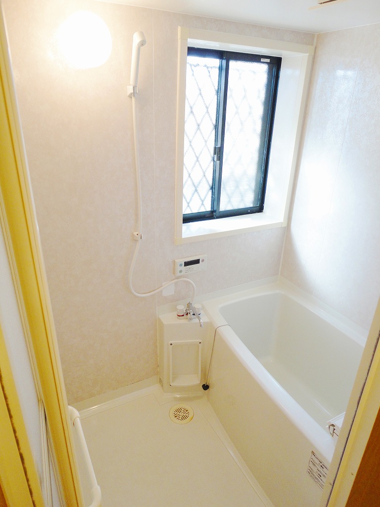 Bath. Good ventilation, Bright bathroom ☆ 