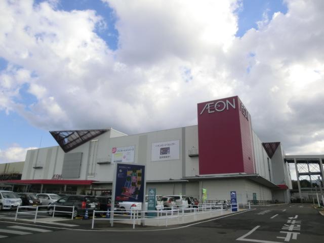 Shopping centre. 1600m walk 20 minutes to the Aeon Mall Fukutsu shop