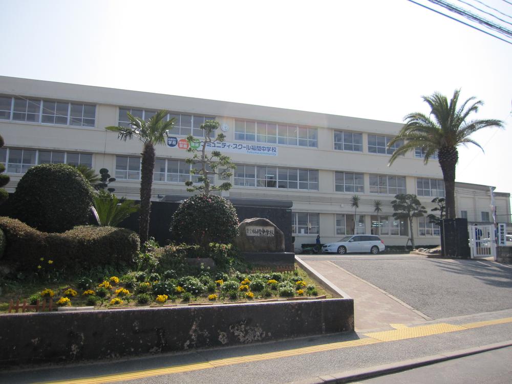 Junior high school. Fukuma 920m until junior high school