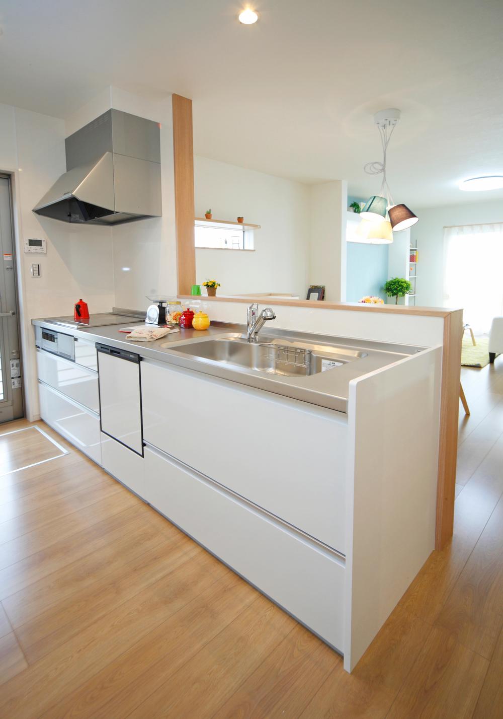 Kitchen. Open kitchen that communication with family deepens. Equipped with IH cooking heater and dishwasher, Housework flow line is also a kitchen that takes into account.