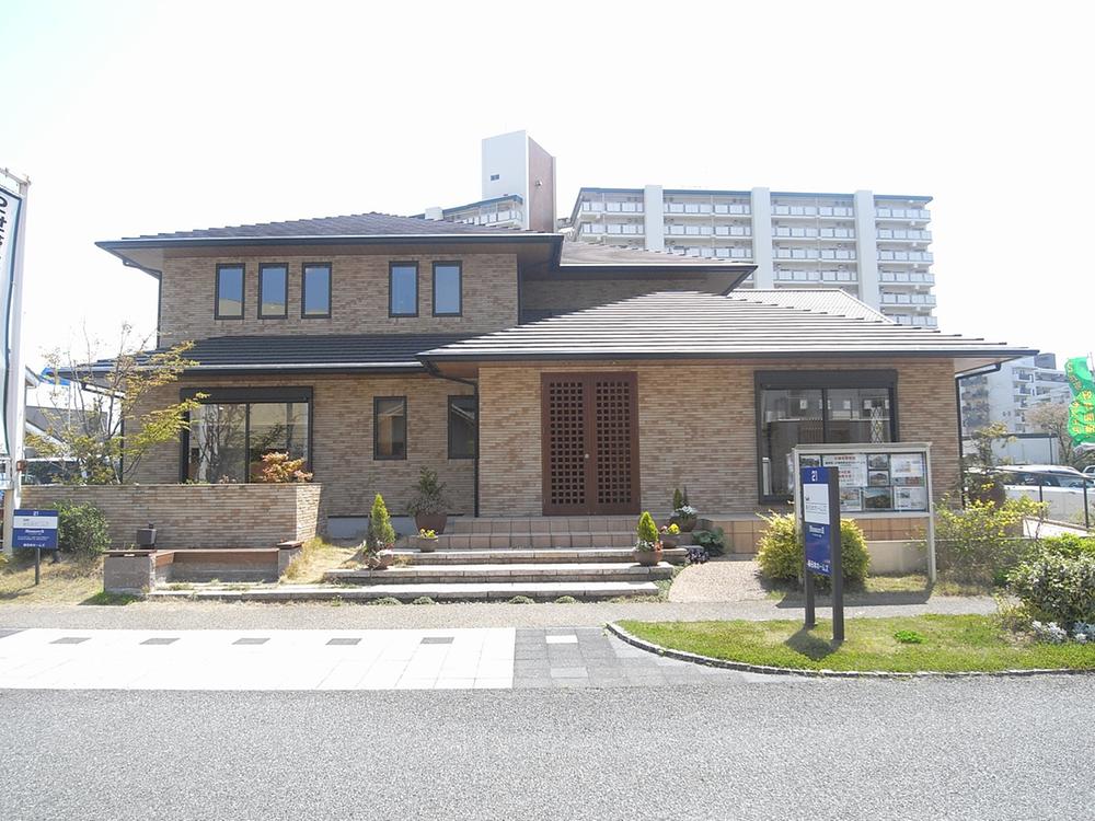 Model house photo.  [Kashiihama model home] From tomorrow Hana Village, It is a short drive! Please come and visit us. Pleasant design and functional space living the design depict, please feel.