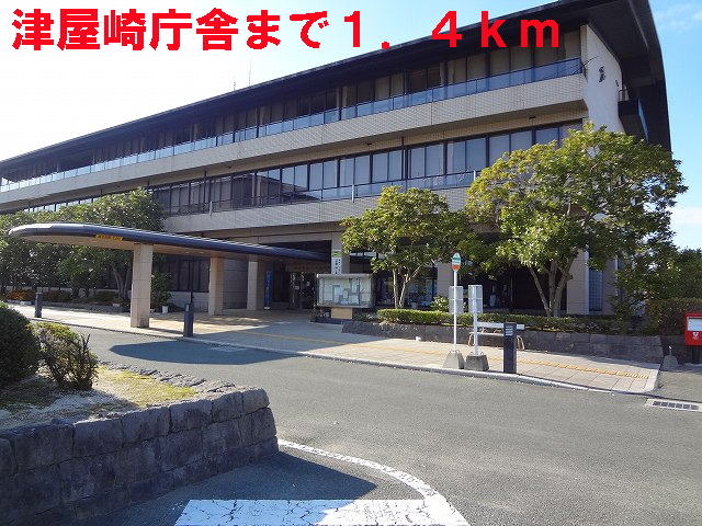 Government office. Fukutsu City Hall Tsuyazaki 1400m until the government office building (government office)