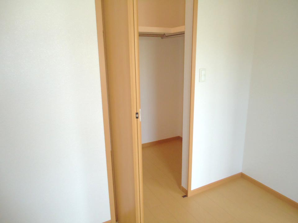 Receipt.  ☆ Walk-in closet