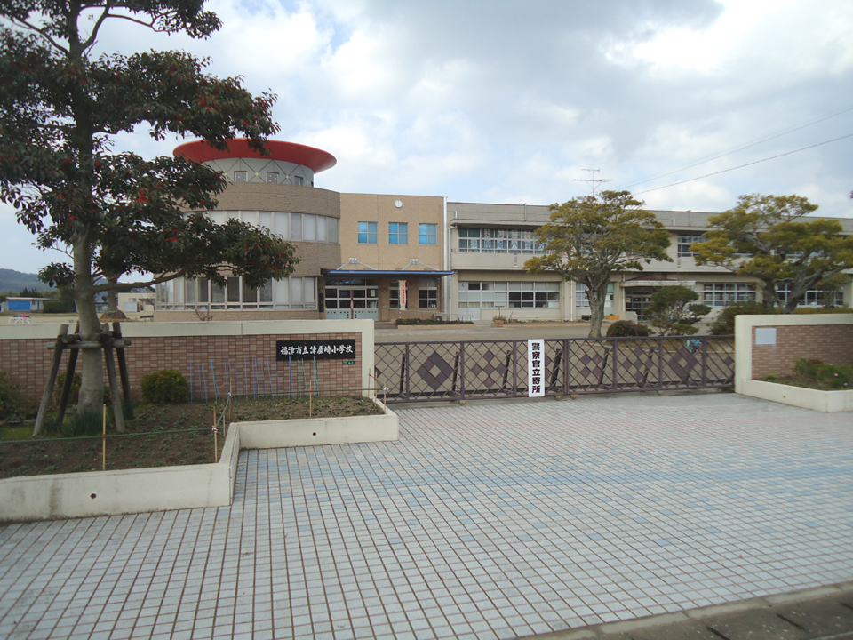Primary school. Fukutsu stand Tsuyazaki to elementary school (elementary school) 782m