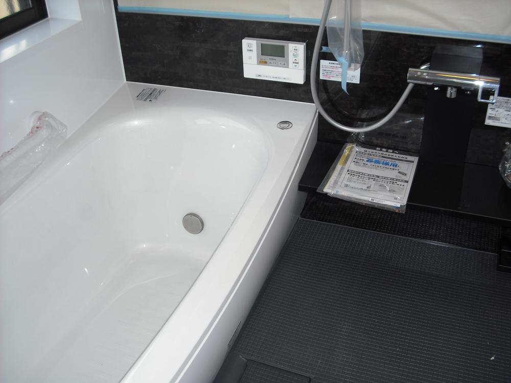 Bathroom. TOTO product ☆ Karari floor ☆ Thermos bathtub ☆ Bathroom heating dryer