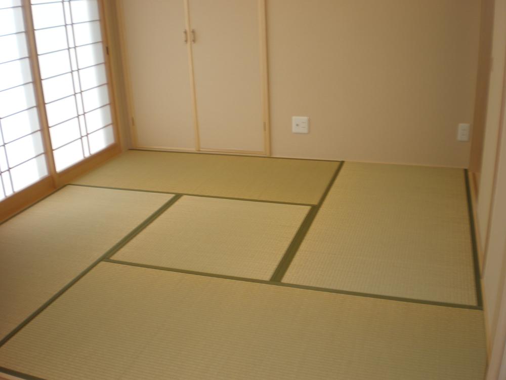 Other introspection. No. 5 place Japanese-style room. There doorway place 2, You can use it as a drawing room. (October 2013 shooting)