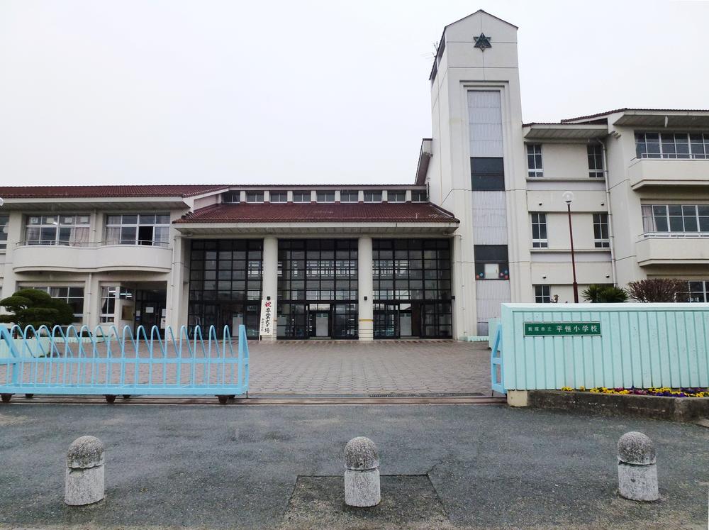 Primary school. Iizuka Municipal Hiratsune to elementary school 650m