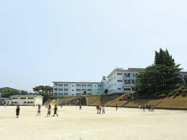 Surrounding environment. Iizuka Municipal Tateiwa elementary school (a 15-minute walk / About 1140m)