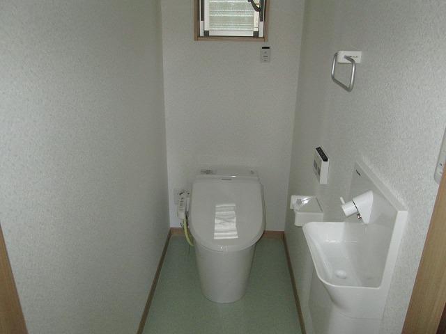 Toilet. Indoor (11 May 2011) Shooting
