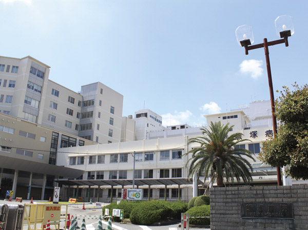 Surrounding environment. Iizuka hospital (about 420m / 6-minute walk)