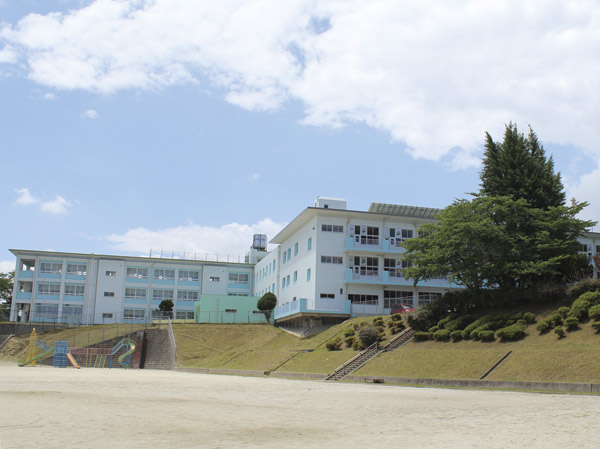 Surrounding environment. Tateiwa elementary school (about 960m / A 12-minute walk)