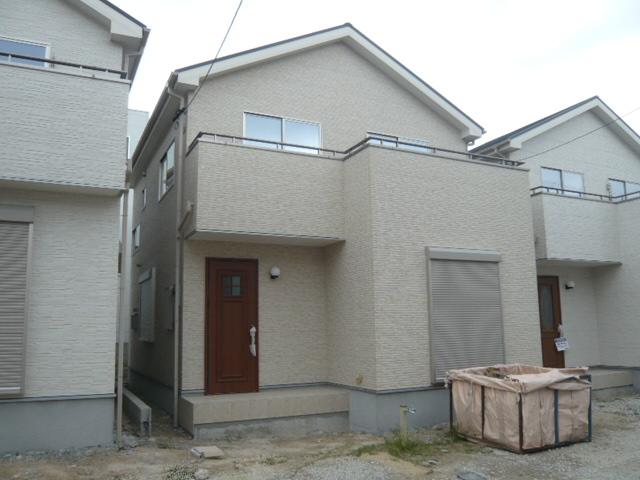 Rendering (appearance). Same specifications