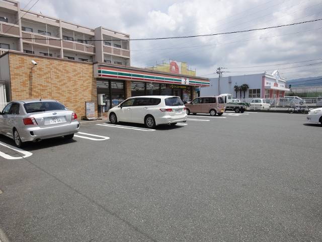 Convenience store. Seven-Eleven Maehara Hatae store up (convenience store) 376m
