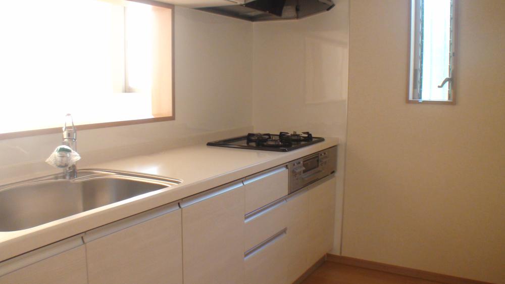 Kitchen. Water filter ・ With under-floor storage