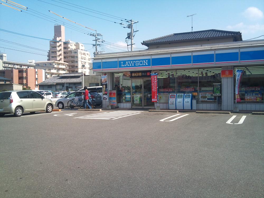 Convenience store. 180m to Lawson