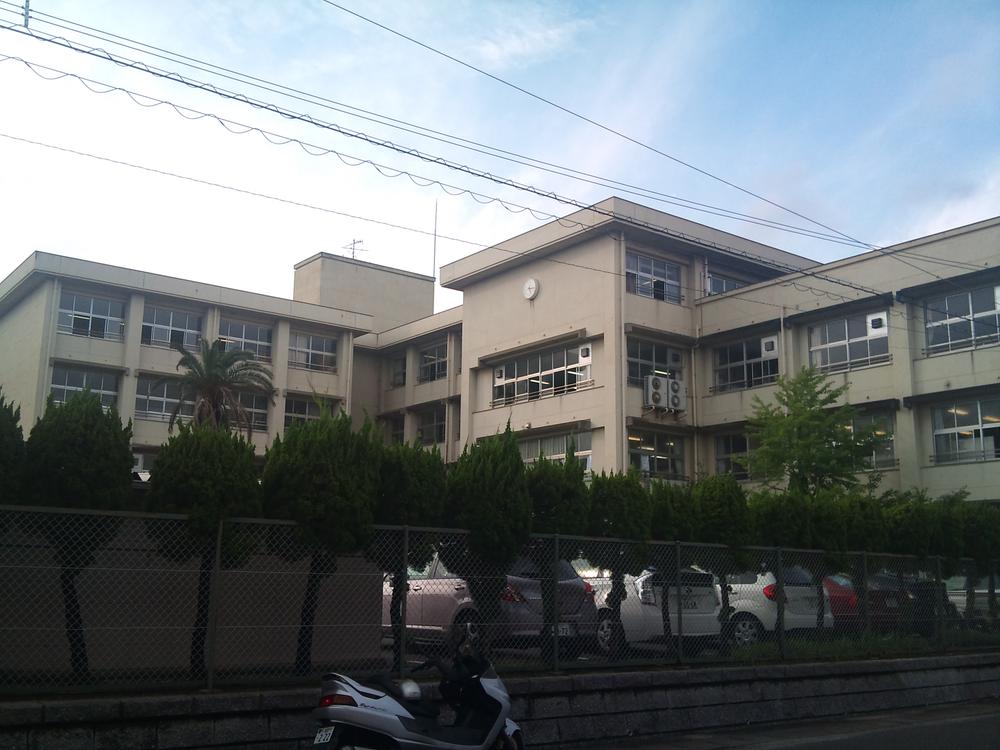 Junior high school. Itoshima Municipal Maeharanishi until junior high school 2250m