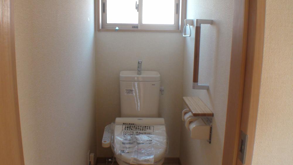 Toilet. 1.2 floor with bidet