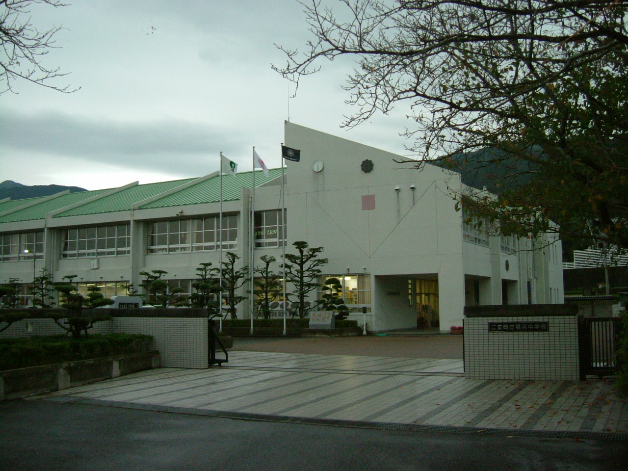 Junior high school. Fukuyoshi 600m walk 8 minutes to the junior high school